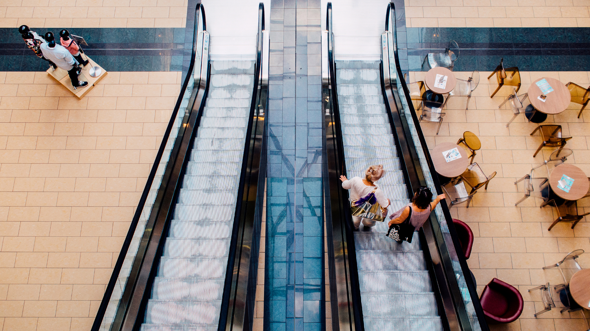 Elevating the shopping experience: How analytics and intelligent store capabilities drive retail innovation